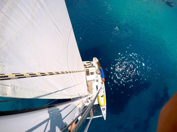 vue depuis le haut du mat du catamaran