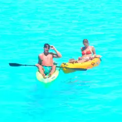balade en kayak durant une croisière en polynésie